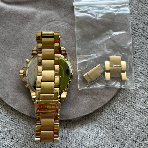 Michael Kors watch - Picture 2 of 2